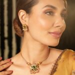 Gleaming Green Kundan Pendant Set