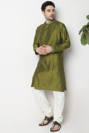 Regular Fit Embroidered Kurta