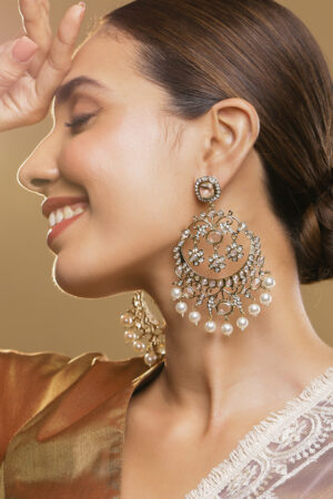 Graceful Grey Kundan Chandbali