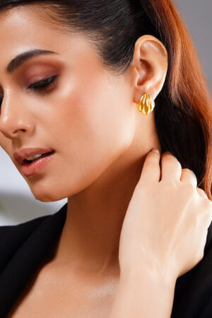 Demifine 18K Gold Plated Stainless steel Shell Curve Stud Earrings