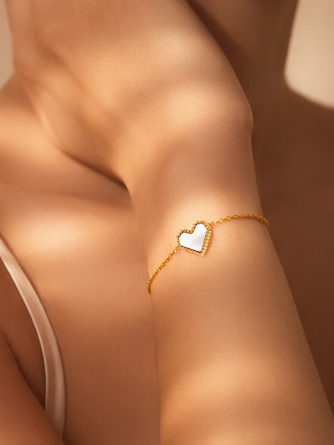 Demifine 18K Gold Plated Stainless steel Minimal Heart Chain Bracelet