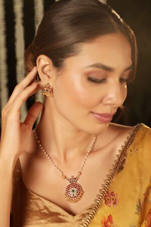 Charming Green Red Kundan Pendant Set