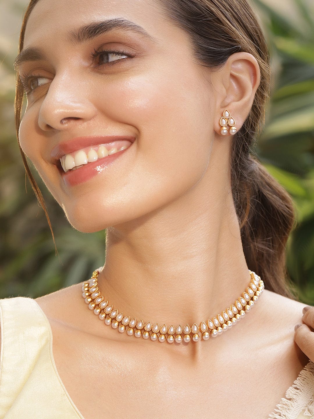 Dazzling White Gold Plated Short Necklace Set