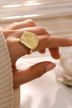 Black Pearll Voguish 18K Gold-Plated Adjustable Shell Motif Finger Ring