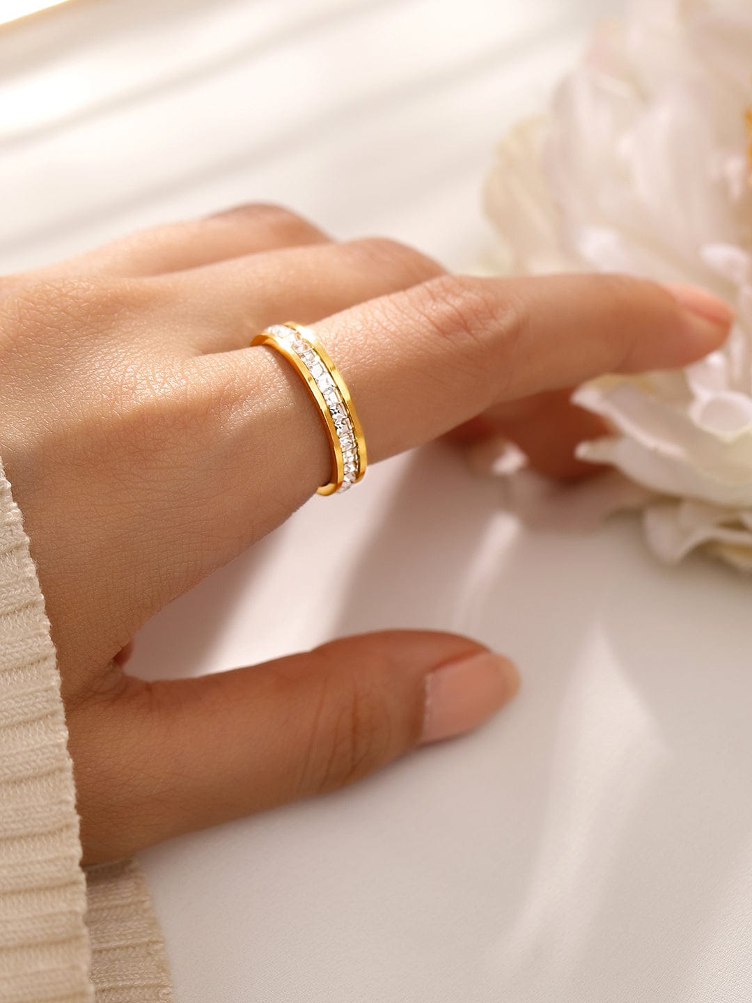Gold-plated American Diamond Zirconia Sleek Band